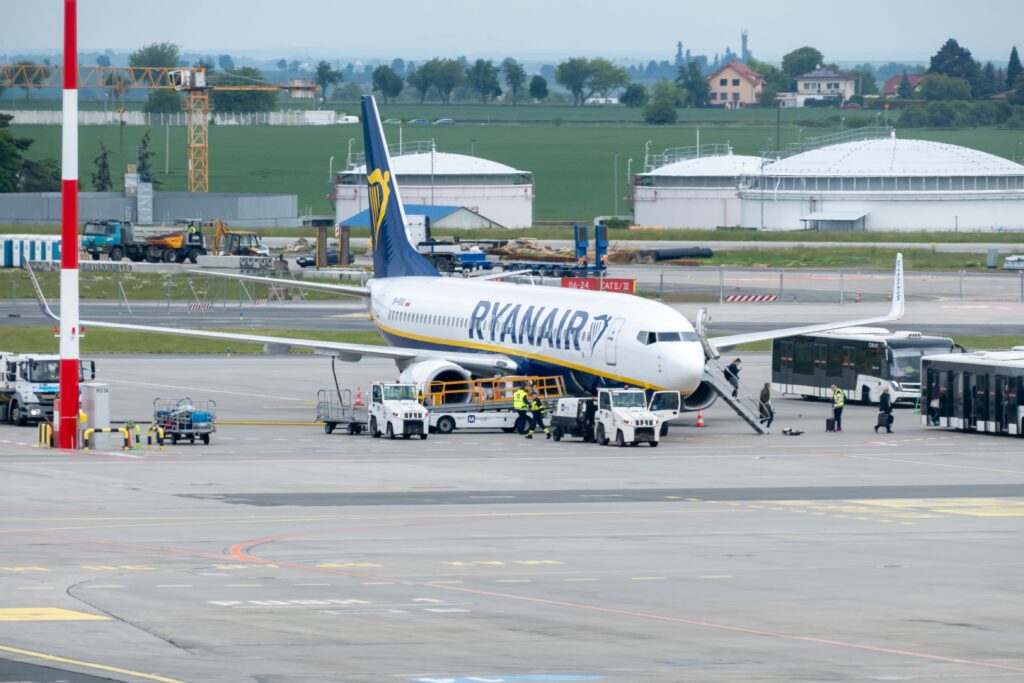 London Stansted (STN) Night Arrival Guide: Midnight Trains to Liverpool Street & Last-Minute Hotels