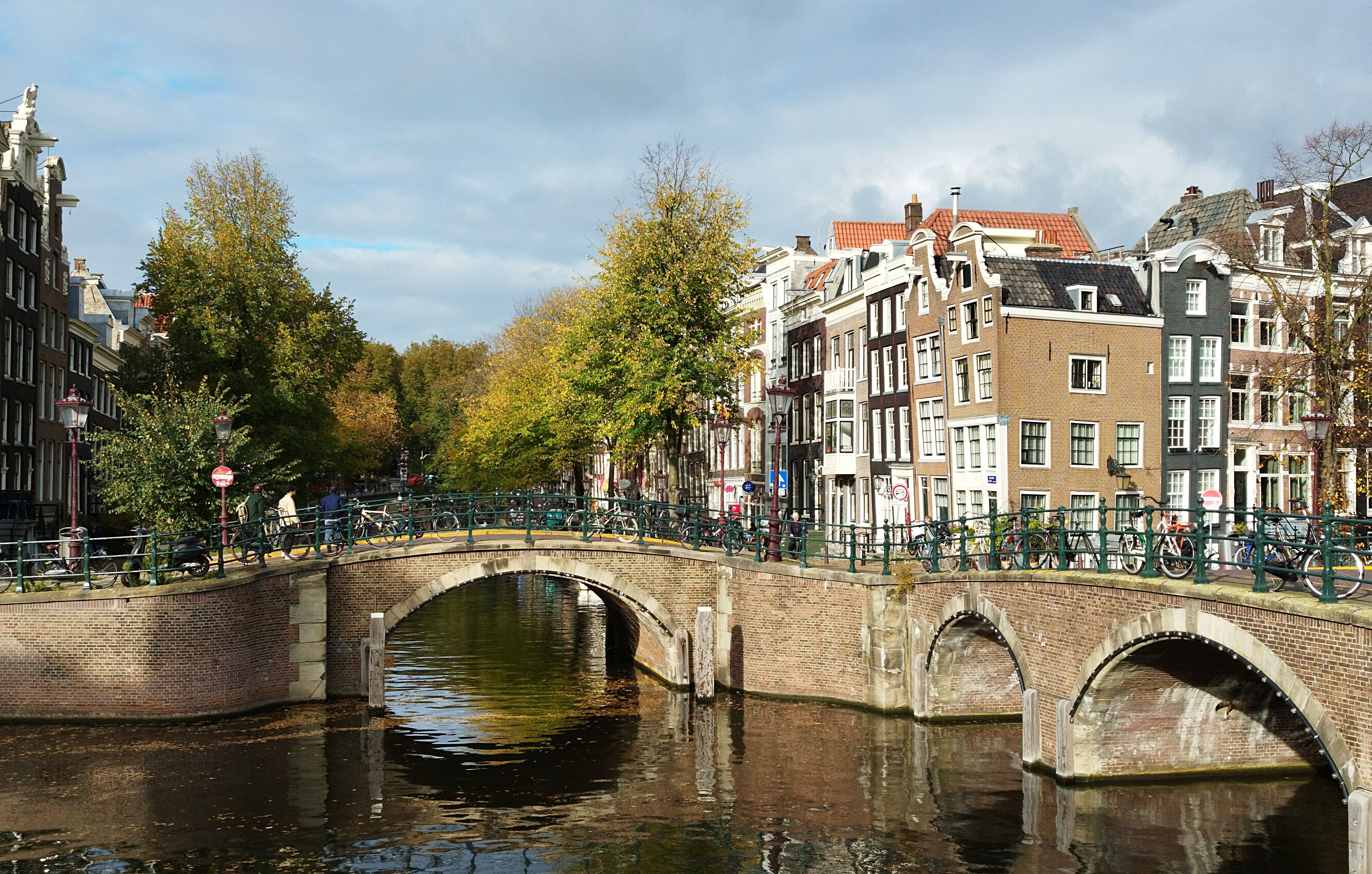 Is Amsterdam Still Worth Visiting in 2026? Red Light District Bans & Tourist Rules
