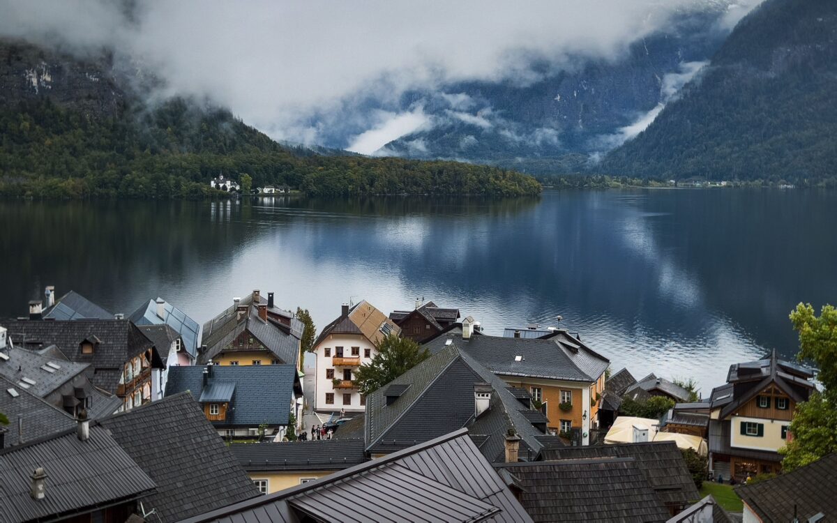 The Tourist Trap Audit: Hallstatt, Austria. How to Visit in 4 Hours Without Losing Your Mind