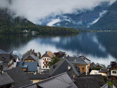 The Tourist Trap Audit: Hallstatt, Austria. How to Visit in 4 Hours Without Losing Your Mind
