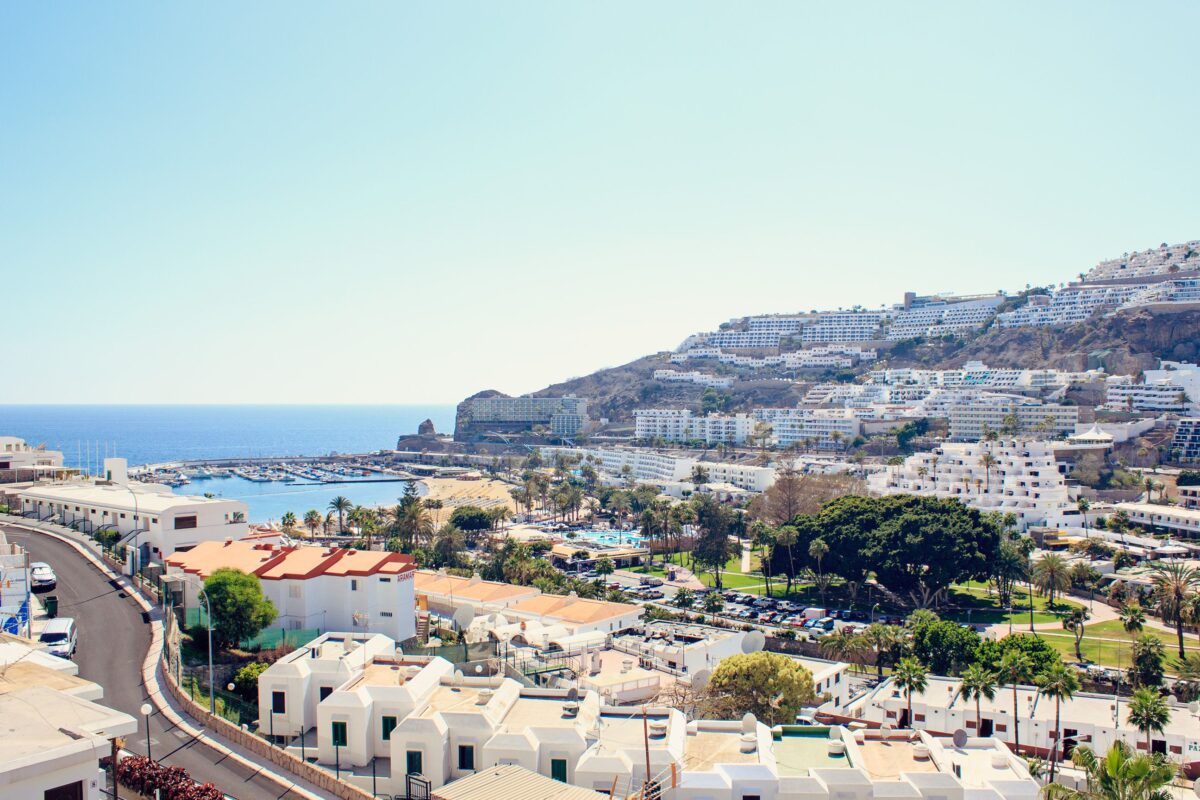 Gran Canaria for Remote Workers: Las Palmas Neighborhoods, Cafe Culture & Wifi Speeds