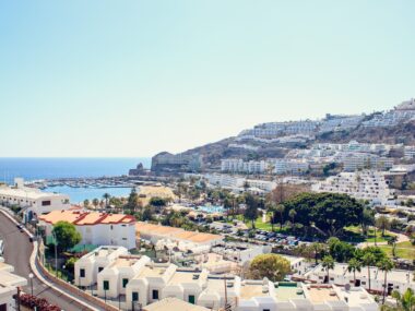 Gran Canaria for Remote Workers: Las Palmas Neighborhoods, Cafe Culture & Wifi Speeds