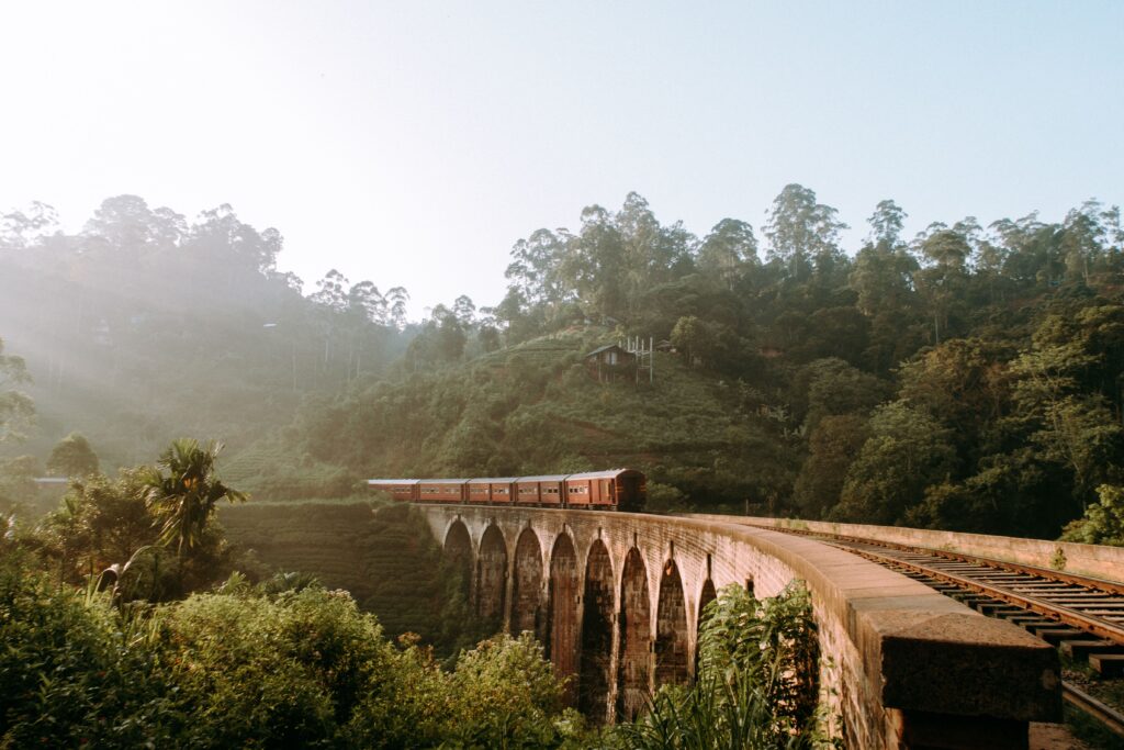 7 Days Overland in Sri Lanka: Kandy to Ella Scenic Train Circuit