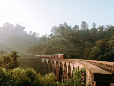 7 Days Overland in Sri Lanka: Kandy to Ella Scenic Train Circuit