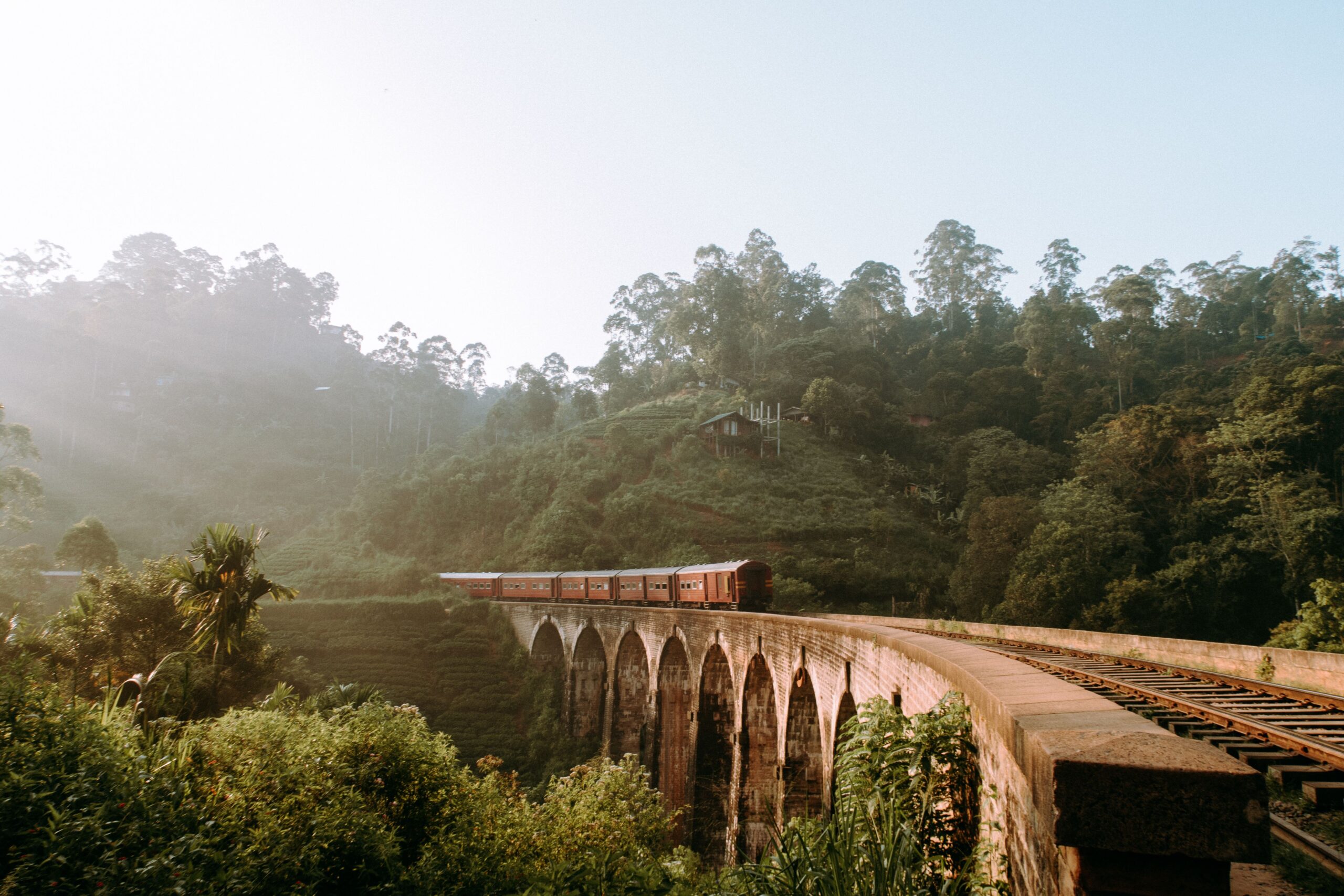 7 Days Overland in Sri Lanka: Kandy to Ella Scenic Train Circuit