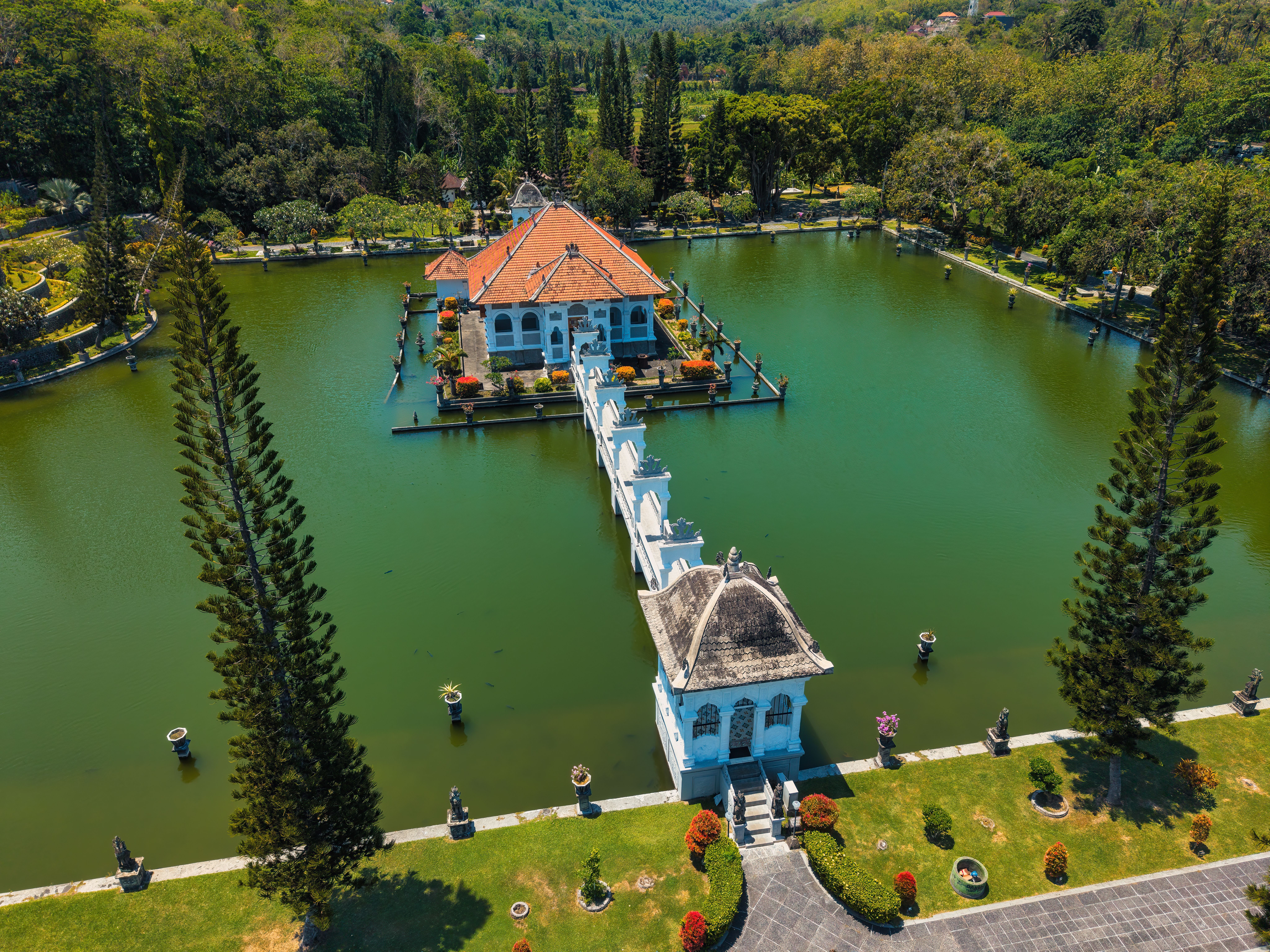 The Tourist Trap Audit: Bali's Lempuyang Temple (Gates of Heaven) vs Real Water Palaces